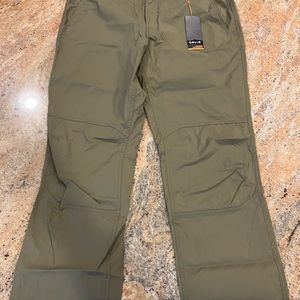 Men’s Orvis battenkill performance trek pant, size 38/32. NWT